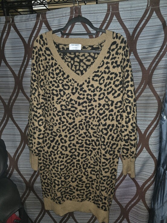 Old Navy Sweaters - Old Navy Leopard V-Neck Sweater Tunic in Tan and Black